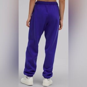 Lululemon NWT Women - Scuba MR Oversized
Jogger *Regular